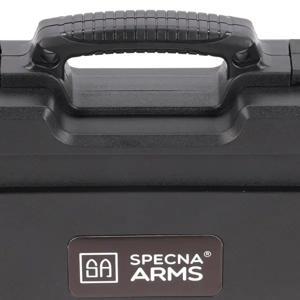 Specna Arms Smart Våpenkoffert 33cm, nærbilde av bærehåndtak og logo