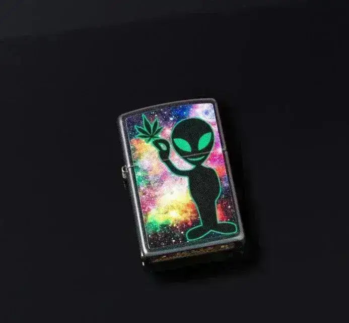 Zippo Lighter - Alien Design Iridescent - Game-On.no