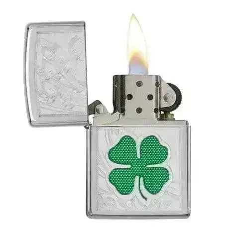 Zippo Lighter - Kløver Design High Polish Krom - Game-On.no